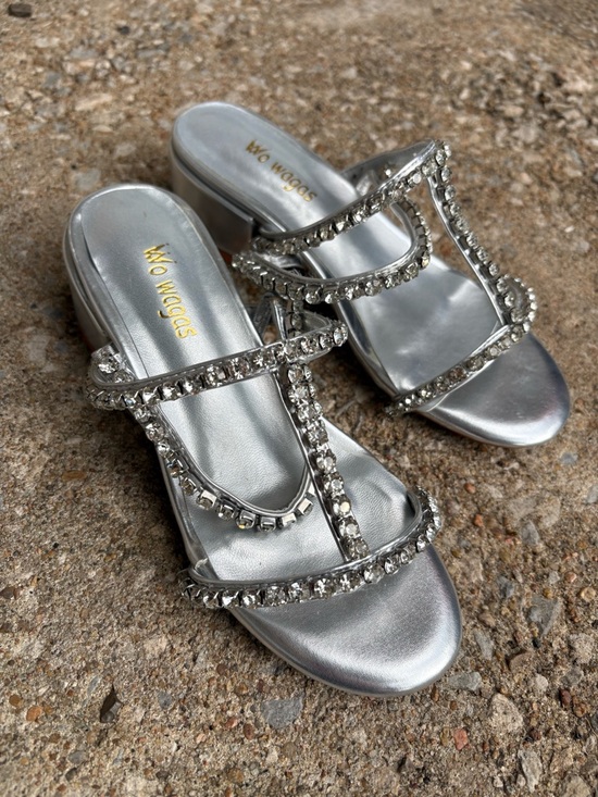 wo wagas Shoes - Women’s Size 4 - Open Toe Silver Rhinestone Strappy Slingback Low Chunky Heel